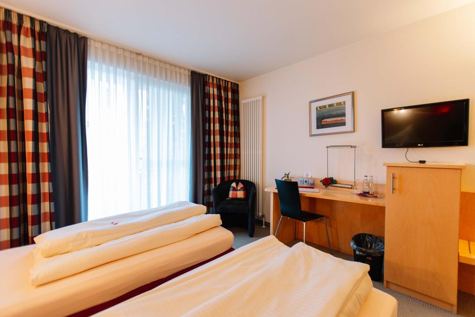 Landhotel Gasthof Drexler Gbr Fuerstenfeldbruck Eksteriør billede